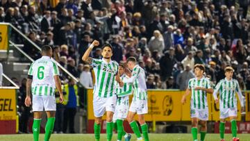 Bartra celebra el segundo tanto del Betis en Barcelona.