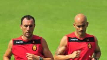 <b>COTIZADO. </b>Ramis se ejercita junto a Nunes en un entrenamiento.