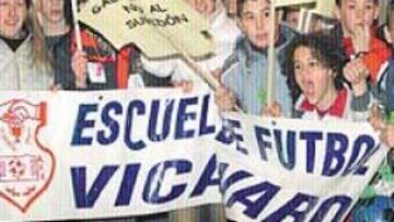 <b>PROTESTA.</b> Las Escuelas de Fútbol madrileñas se manifestaron el miércoles contra la subida y pidieron deporte gratuito hasta los 18 años.