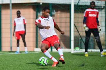 28. Abdou Diallo (Francia). Juega de defensa en el Zulte de Bélgica. 