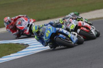 Aleix Espargaró en primer término.