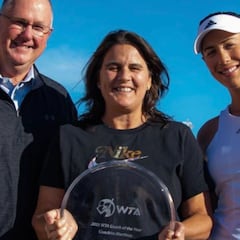 Conchita Martínez recibe el premio a entrenadora del año