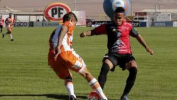 Cristián Ibanobski -derecha- jugó 15 partidos en Deportes Antofagasta.