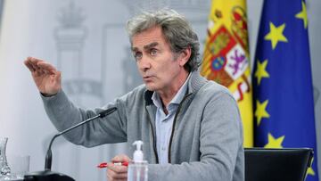 GRAF2814. MADRID, 28/12/2020.- El director del Centro de Coordinaci&oacute;n de Alertas y Emergencias, Fernando Sim&oacute;n durante la rueda de prensa tras el Consejo Interterritorial de Salud celebrado en el Palacio de la Moncloa en Madrid este lunes. E