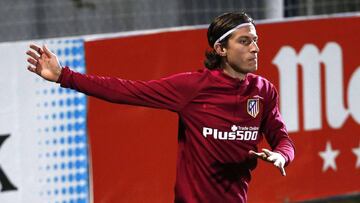 Filipe Luis trabajó con los fisios y es duda para Pamplona