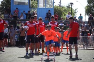 El plantel cruzado llegó hasta Recoleta para compartir con los niños de la comuna.