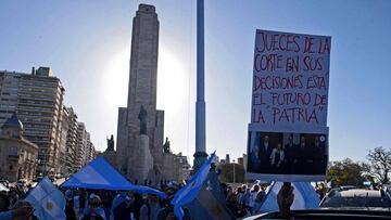 Photo released by Telam of opponents to the government of Argentinian President Alberto Fernandez demonstrating against health measures imposed against the new coronavirus pandemic with a sign reading x93Court Judges, in your decisions is the future of the homelandx94 in Rosario, Santa Fe province, Argentina on September 19, 2020. (Photo by SEBASTIAN GRANATA / AFP) / Argentina OUT / RESTRICTED TO EDITORIAL USE - MANDATORY CREDIT &quot;AFP PHOTO / TELAM / SEBASTIAN GRANATA&quot; - NO MARKETING - NO ADVERTISING CAMPAIGNS - DISTRIBUTED AS A SERVICE TO CLIENTS