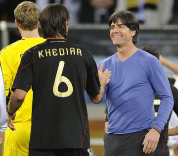 Joachim Löw se mostraba eufórico al término de la victoria de su selección, Alemania, ante Argentina: "Tuvimos disciplina y una ambición increíble. Pero la clave estuvo en el centro del campo: en los partidos anteriores vimos que dependían mucho de sus atacantes, pero que a a estos jugadores no les gustaba defender. Eso nos dejaba espacios en el centro del campo y lo supimos aprovechar".