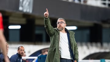 Rey, ante el CD Eldense.