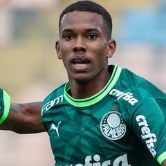 Estevão se estrella