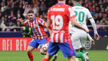 Atletico Madrid's Spanish defender #21 Javi Galan controls the ball during the Spanish Copa del Rey (King's Cup) quarter-final first leg football match between Club Atletico de Madrid and Getafe CF at Metropolitano Stadium in Madrid on February 4, 2025. (Photo by Thomas COEX / AFP)