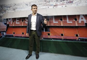 Presentación de Celades en Mestalla como nuevo entrenador.