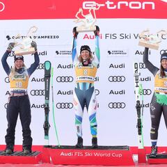 Stuhec triunfa y Shiffrin espera