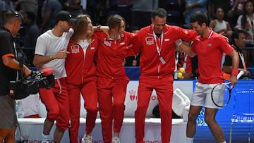 Serbia's Novak Djokovic (R) celebrates with his teammates after winning his 2022 World Tennis League exhibition match at Dubai?s Coca-Cola arena in the United Arab Emirates, on December 23, 2022. (Photo by Ryan LIM / AFP)