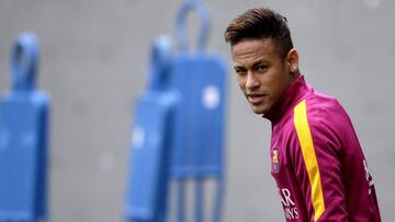 GRA096 MADRID, 01/07/2016.- Fotografía de archivo (Barcelona, 08/04/2016) del delantero brasileño Neymar Jr que ha firmado hoy su renovación con el Barcelona hasta junio de 2021, con una cláusula de rescisión que se situará en 250 millones de euros en los tres últimos años de su contrato. EFE/archivo/Alberto Estévez