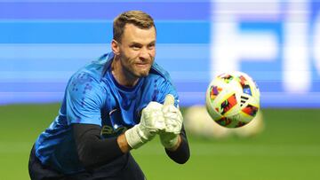 ATLANTA, GEORGIA - JULY 31: Goalkeeper Marcus Betinelli #13 of Chelsea FC warms up during the pre-season friendly match against Club America at Mercedes-Benz Stadium on July 31, 2024 in Atlanta, Georgia. Mike Zarrilli/Getty Images/AFP (Photo by Mike Zarrilli / GETTY IMAGES NORTH AMERICA / Getty Images via AFP)