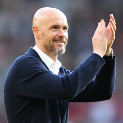 Random transfer of the day: Manchester United sign former defender