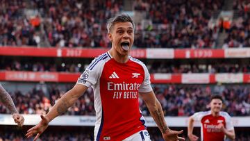 Soccer Football - Premier League - Arsenal v Leicester City - Emirates Stadium, London, Britain - September 28, 2024 Arsenal's Leandro Trossard celebrates scoring their third goal Action Images via Reuters/Andrew Couldridge EDITORIAL USE ONLY. NO USE WITH UNAUTHORIZED AUDIO, VIDEO, DATA, FIXTURE LISTS, CLUB/LEAGUE LOGOS OR 'LIVE' SERVICES. ONLINE IN-MATCH USE LIMITED TO 120 IMAGES, NO VIDEO EMULATION. NO USE IN BETTING, GAMES OR SINGLE CLUB/LEAGUE/PLAYER PUBLICATIONS. PLEASE CONTACT YOUR ACCOUNT REPRESENTATIVE FOR FURTHER DETAILS..