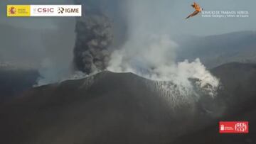 Toma áerea de la nueva boca al sureste del cono; la calidad del aire empeora con la calima