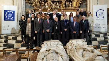 Imagen del acto de firma del convenio de colaboraci&oacute;n entre la Vuelta a Espa&ntilde;a y la Fundaci&oacute;n del VIII Centenario de la Catedral de Burgos para confirmar a la ciudad burgalesa como gran salida de la Vuelta 2021.