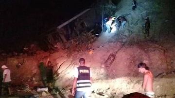 Ocho muertos y 30 heridos en un accidente de tráfico con hinchas del Barcelona ecuatoriano