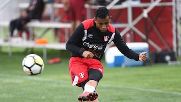 Yoshimar Yot&uacute;n durante el &uacute;ltimo entrenamiento de la selecci&oacute;n peruana.