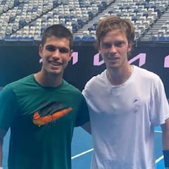 Carlos Alcaraz ya entrena en Australia junto a Rublev