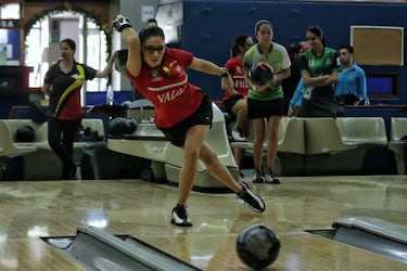 La deportista colombiana es una de las grandes favoritas a ser protagonista en bolos en los Juegos Panamericanos de Lima. Entre su palmarés cuenta con seis medallas de oro y una de plata en los Juegos Suramericanos de Medellín 2010 y una medalla de oro y cinco de bronce en los Juegos Centroamericanos y del Caribe 2010. En 2009 fue la deportista del año e ingresó al Salón de la Fama del Bolo Orbital. 

Los bolos entrarán en competencia con la fase preliminar el jueves 25 de julio y el sábado 27 comenzarán las fases finales que terminarán el martes 30. Estas se disputarán en la Villa Deportiva Nacional. 

