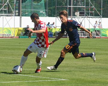 En 2009, con la selección española Sub-18, se proclamó campeón de la XXXV Copa del Atlántico disputada en Gran Canaria. 
En 2010 fue convocado con la selección española Sub-19 para disputar la Eurocopa Sub-19 celebrado en Francia del que la selección fue subcampeona.
