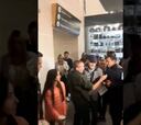 La cálida recepción a Russo en un aeropuerto colombiano