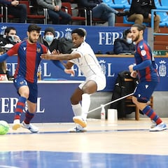 El Levante saca músculo para recuperar el liderato