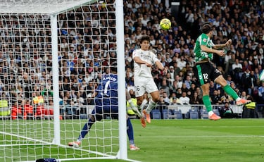 El jugador del Real Madrid, Gonzalo García, marca el 1-0 al Real Betis. 