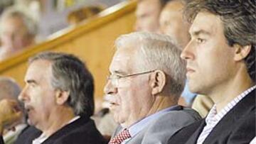 <b>EN LOS PAJARITOS. </b>Luis Aragonés, junto a Iribar, estuvo ayer en Los Pajaritos para ver el Numancia-Athletic.