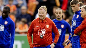 Koeman, en un entrenamiento de Países Bajos.