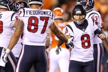 Durante los tres primeros cuartos los kickers de ambos equipos fueron protagonistas, ya que ni Texans ni Bengals acertaron a llegar a la end zone rival. Al ¨²ltimo cuarto se llego con un p¨ªrrico 6 a 3 a favor de los locales.