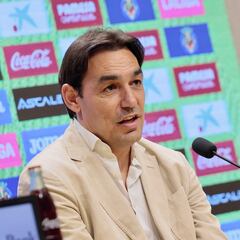 Tena: “Hay negociaciones abiertas, tienen que venir jugadores arriba y en defensa”