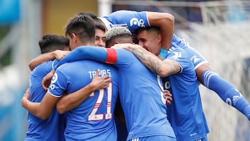 Futbol, Universidad de Chile vs Cobresal.
Fecha 30, campeonato Nacional 2022.
El jugador de Universidad de Chile Emanuel Ojeda, izquierda derecha centro, celebra su gol contra Cobresal durante el partido de primera division disputado en el estadio CAP de Talcahuano, Chile.
05/11/2022
Javier Vergara/PHOTOSPORT
Football, Universidad de Chile vs Cobresal.
30th date, 2022 National Championship.
Universidad de Chile's player Emanuel Ojeda, left right center, celebrates after scoring Cobresal during the first division match held at the CAP stadium in Talcahuano, Chile.
05/11/2022
Javier Vergara/PHOTOSPORT