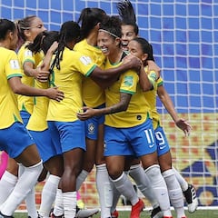 Who are the top goal scorers in Olympic soccer?