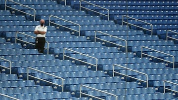 ST. PETERSBURG, FL - JULY 25: A security guard watches a baseball game between the Toronto Blue Jays and Tampa Bay Rays at Tropicana Field on July 25, 2020 in St. Petersburg, Florida.   Mike Carlson/Getty Images/AFP
 == FOR NEWSPAPERS, INTERNET, TELCOS &a