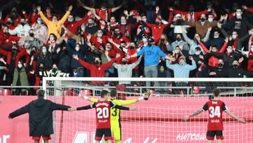 Al finalizar el choque ante el Zaragoza, un sector de la afici&oacute;n protest&oacute; por los precios para el partido de Copa.