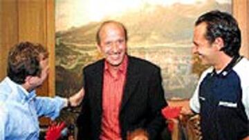 <B>AYER SE PRESENTÓ EL TORNEO MONTE VIANCO</B>. Miguel Ángel Lotina estuvo acompañado por Jean Carlo Camolese, entrenador del Torino, y por Cesare Prandelli, del Parma.