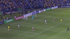 Una definición de ‘9′ y una asistencia en medio de una notable jugada colectiva: la gran noche de un chileno