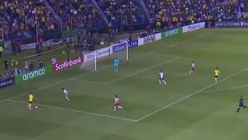 Una definición de ‘9′ y una asistencia en medio de una notable jugada colectiva: la gran noche de un chileno