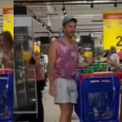 Van a comprar en un transportista y conocen a un actor de Hollywood en el medio del pasillo: