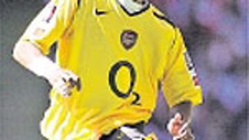 Cole no seguirá en el Arsenal.