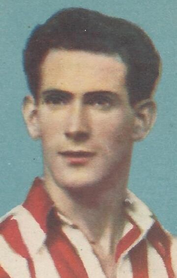Jugaba como delantero en las décadas de 1940 y 1950. En 1947 ficha por el Athletic donde jugó dos temporadas en las que llegó a disputar cuarenta y ocho partidos y anotó nueve goles. En abril de 1951 fichó por el C. F. Barcelona y se estrenó con el equipo culé en la competición de Copa de 1951