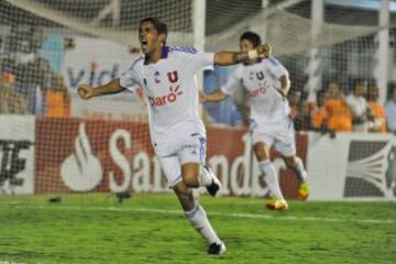 Osvaldo González: Clave el rendimiento del central. Actuó en los 12 partidos y anotó el 1-1 ante Vasco da Gama en Brasil. Hoy está en Toluca.