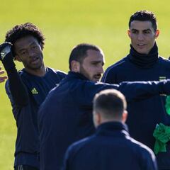 Cuadrado sufre hiperextensión en la rodilla izquierda