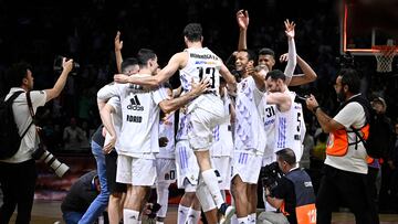 Real Madrid players celebrate their win at the end of the Euroleague quarter final basketball match between Real Madrid Baloncesto and Partizan Belgrade at the WiZink Center arena in Madrid on May 10, 2023. (Photo by JAVIER SORIANO / AFP)