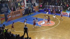 El gesto de una hinchada que indigna el mundo del basquet